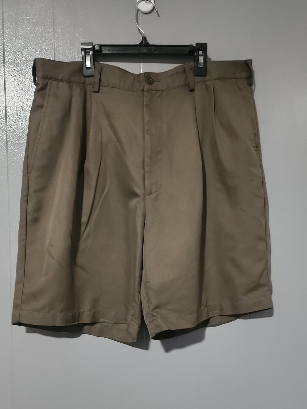 Classic Flat-Front Men’s Shorts in Khaki